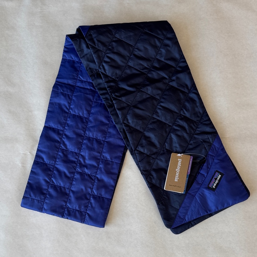 Patagonia Nano Quilted Scarf in Navy and Cobalt Blue. NWT.